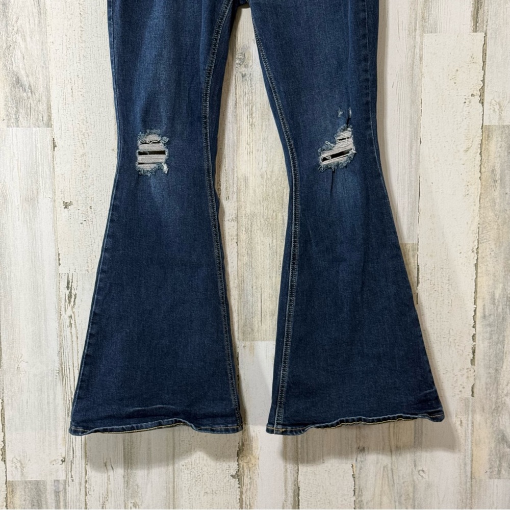 Arizona Jean Company Low Rise  Ultra Fit & Flare Jeans - Picture 2 of 11